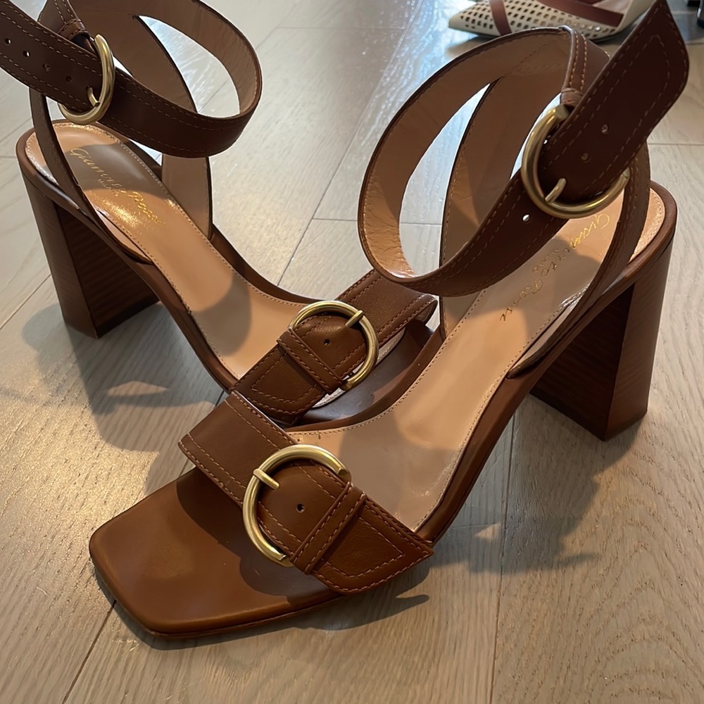 Gianvito Rossi brown buckle city sandal 40